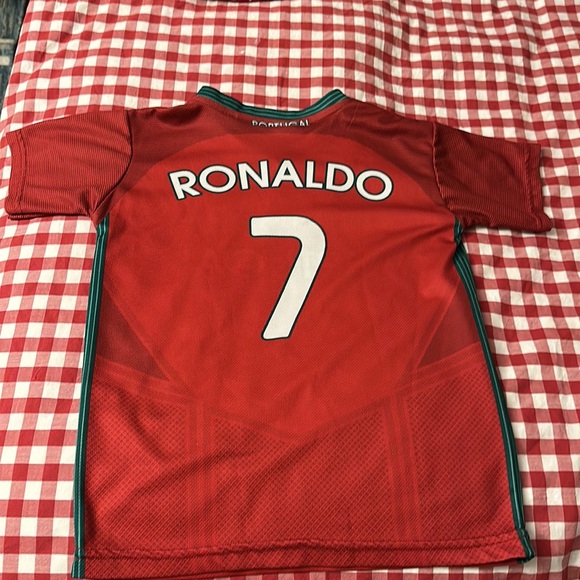 Ronaldo Jersey kids gently worn - Picture 4 of 4